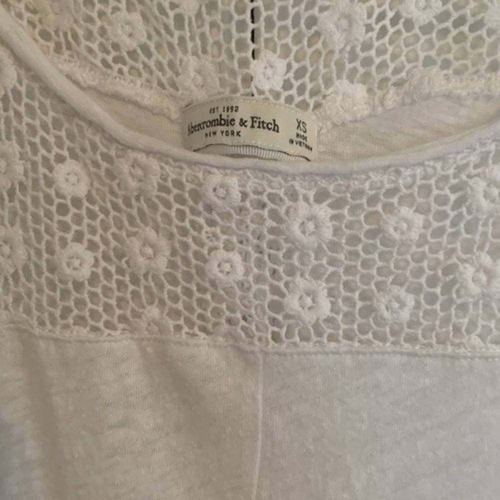 Abercrombie & Fitch Lace Tank Top with Open Lower Back in White XS - Picture 2 of 9